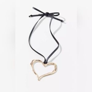 🌴 Urban Outfitters Gold Tone Heart Pendant Necklace New
